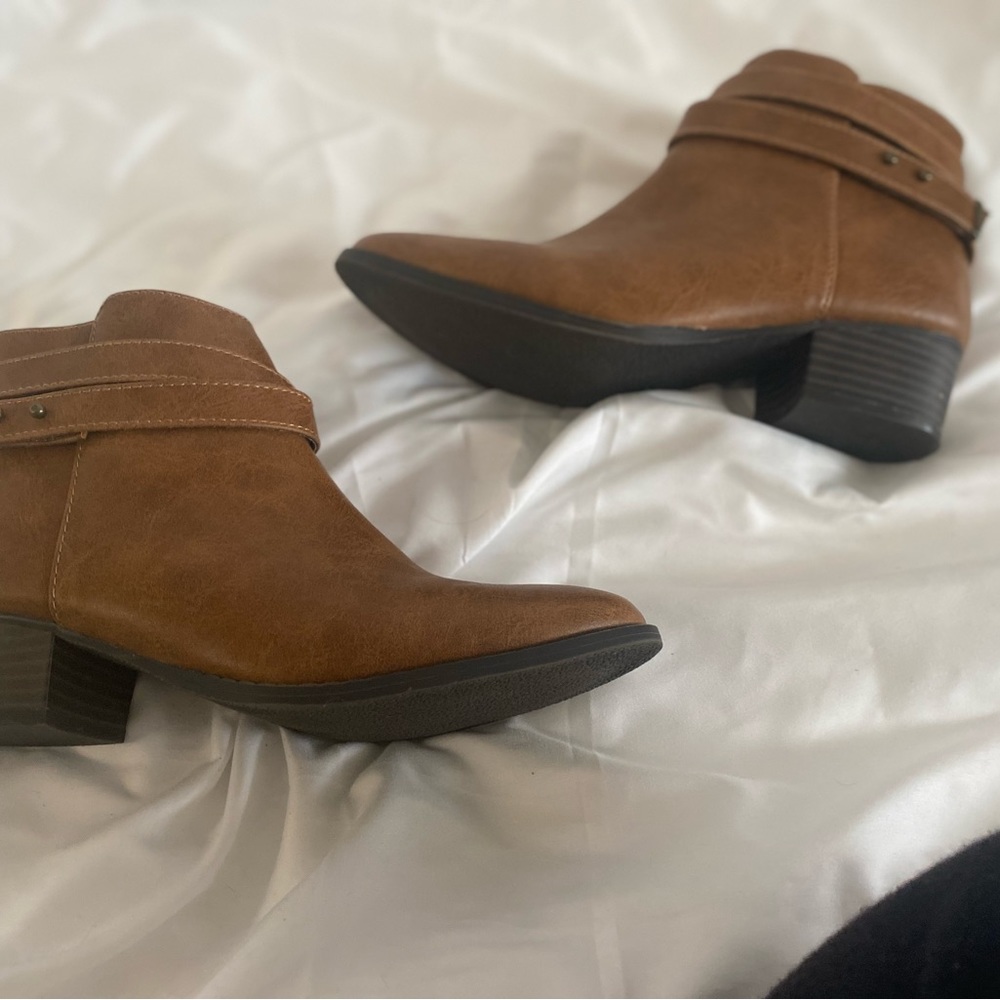 Lauren Conrad booties size 6/5 Very good condition